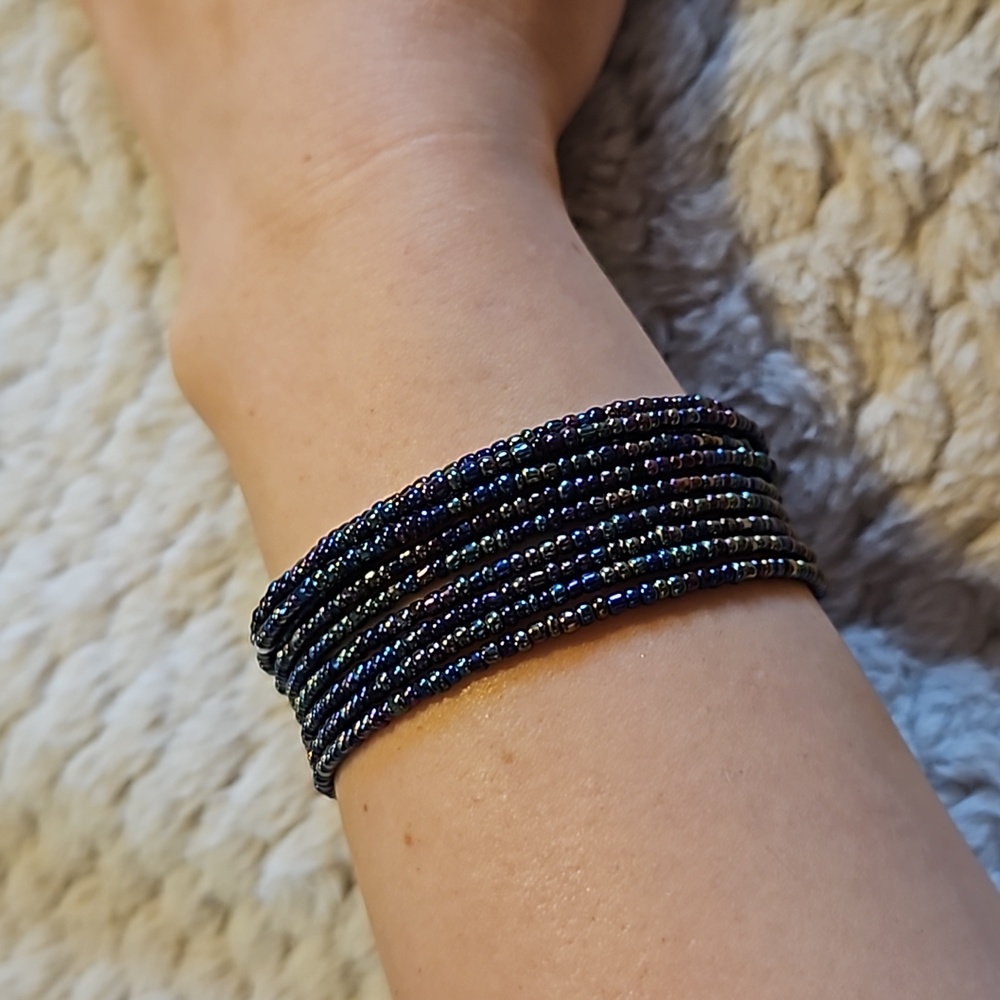#0160 Iradescent wrap style seed bead bracelet